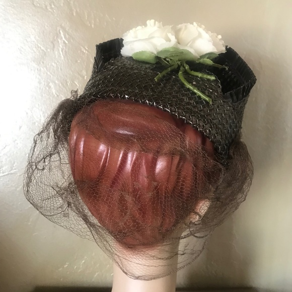 EXQUISITE 1940s\' BROWN METALLIC STRAW FASCINATOR HAT WITH FABRIC ROSES & VEIL main image 10